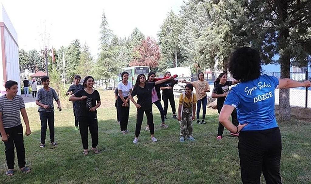 Mevsimlik tarım işçilerinin çocukları dans ve spor etkinlikleriyle eğlendi