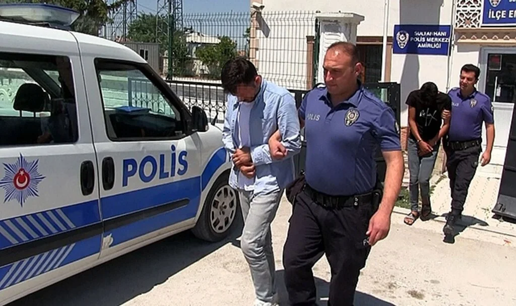 Motosiklet hırsızları önce kameraya sonra da polise yakalandı