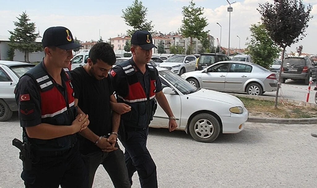 Motosiklet hırsızlığı şüphelilerini kamera görüntüleri ele verdi