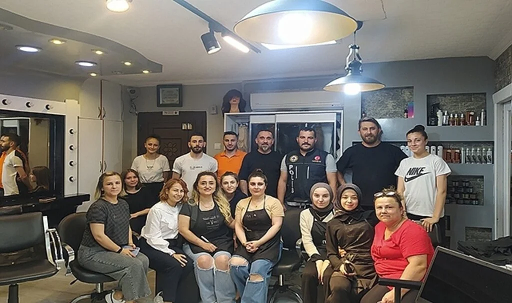 Narkotik ekiplerinden 290 vatandaşa “En İyi Narkotik Polisi Anne” eğitimi