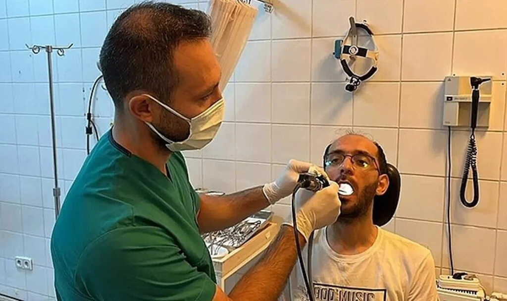 Nefes darlığı şikayetiyle başvurduğu hastanede genzinden 4.5 santimetrelik kitle çıkarıldı