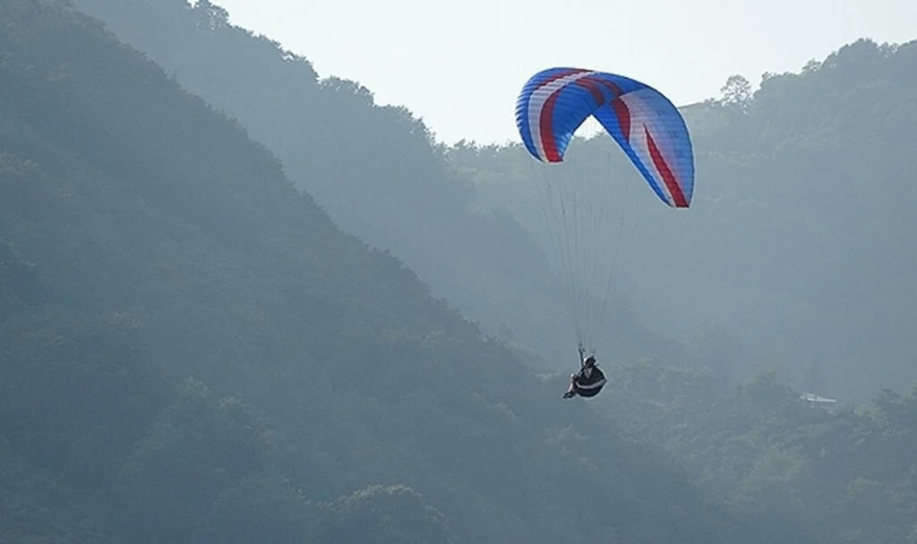 Ordu’da yamaç paraşütü kumsala düştü: 2 yaralı