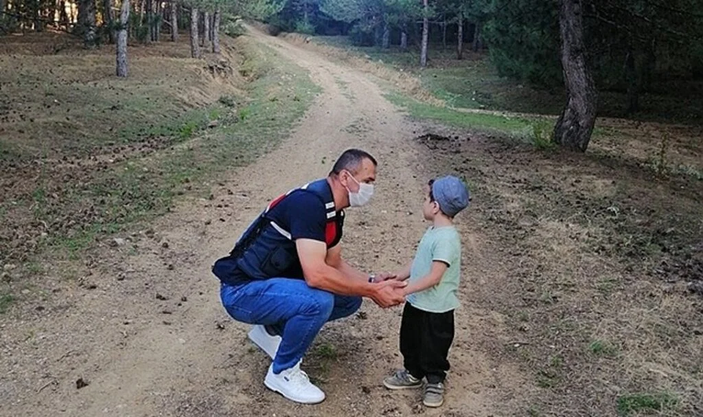 Ormanda 3 yaşındaki çocuk kayboldu