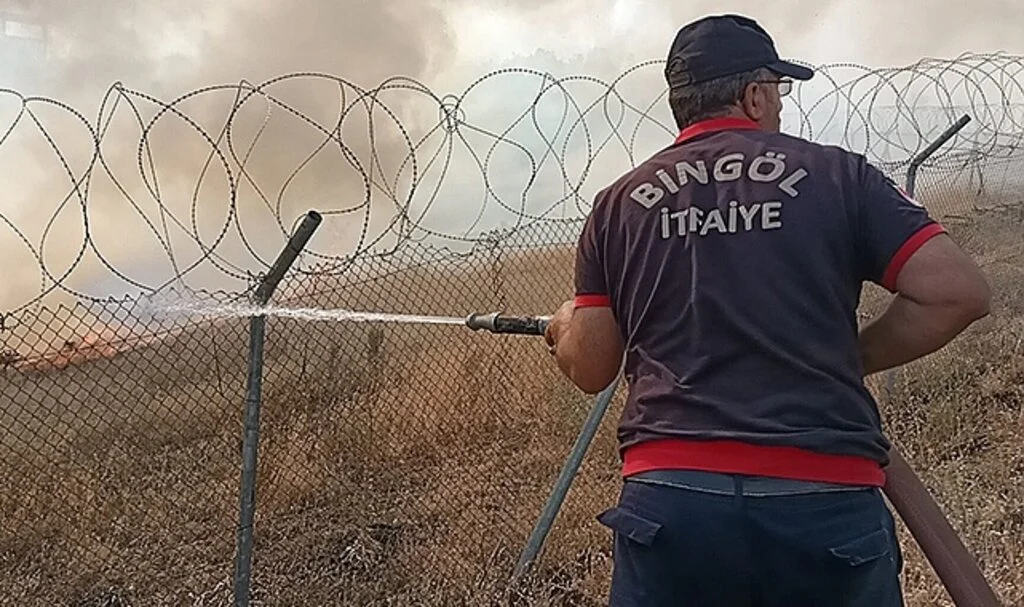 Otluk alanda yangın: Dumanlar gökyüzünü kapladı