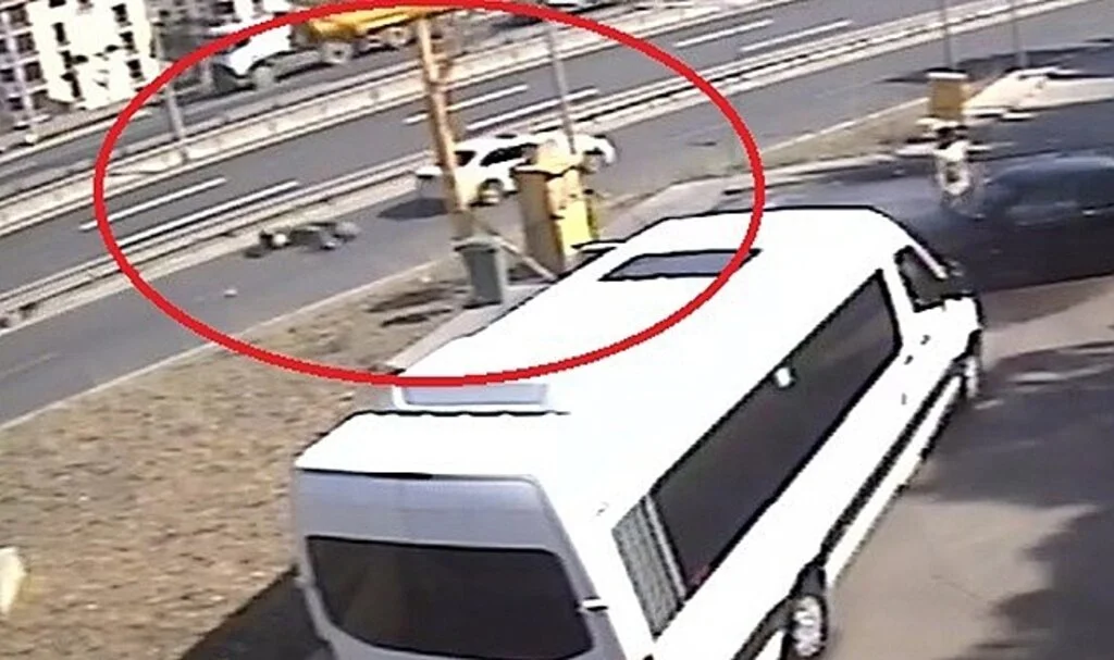 Otomobil ile çarpışan motosikletli ağır yaralandı
