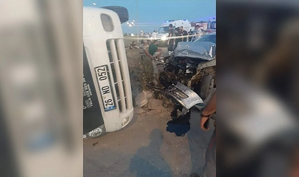 Otomobil kamyona çarptı: 4 kişi yaralı