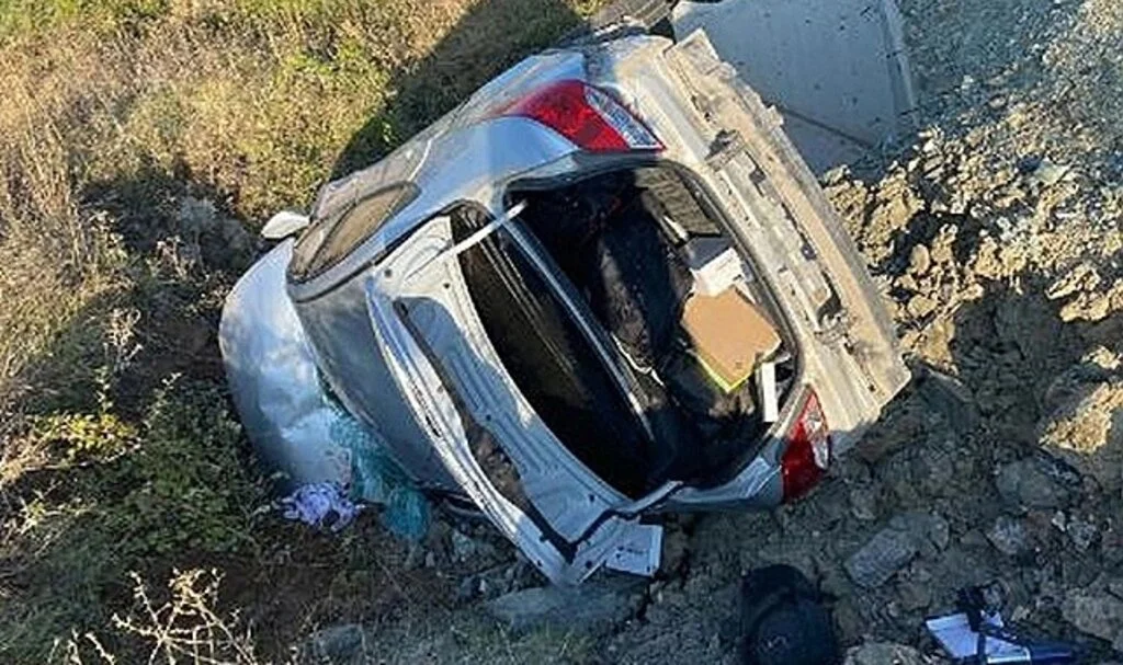 Otomobil menfeze devrildi: 1 ölü, 3’ü çocuk 5 yaralı