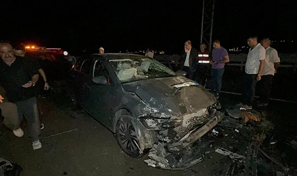 Otomobilde sıkışan yaralı hastanede hayatını kaybetti