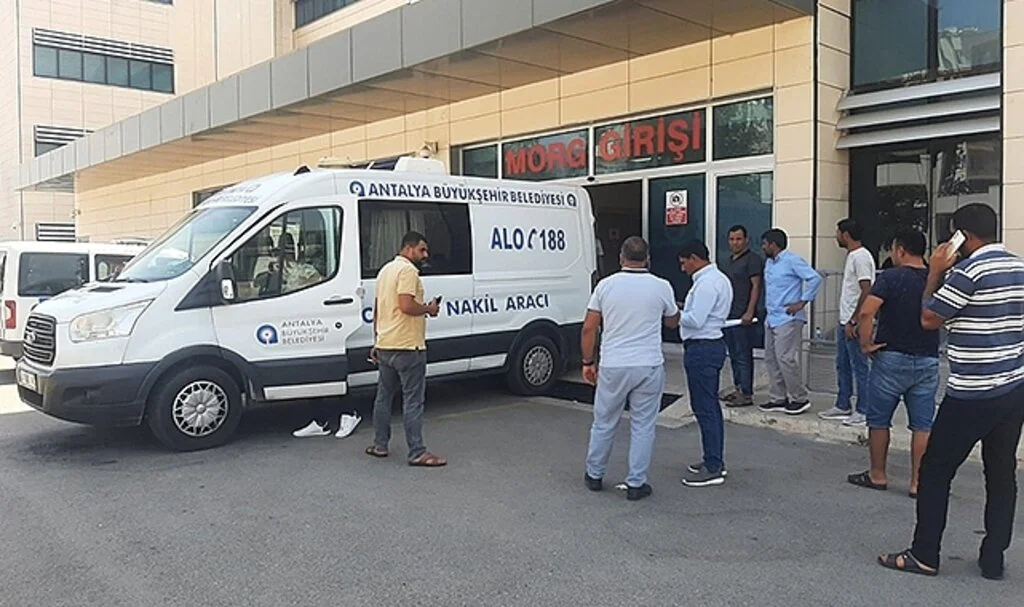  Otomobilin çarptığı Rümeysa hayata tutunamadı