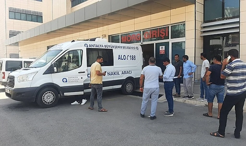 Otomobilin çarptığı Rümeysa hayata tutunamadı