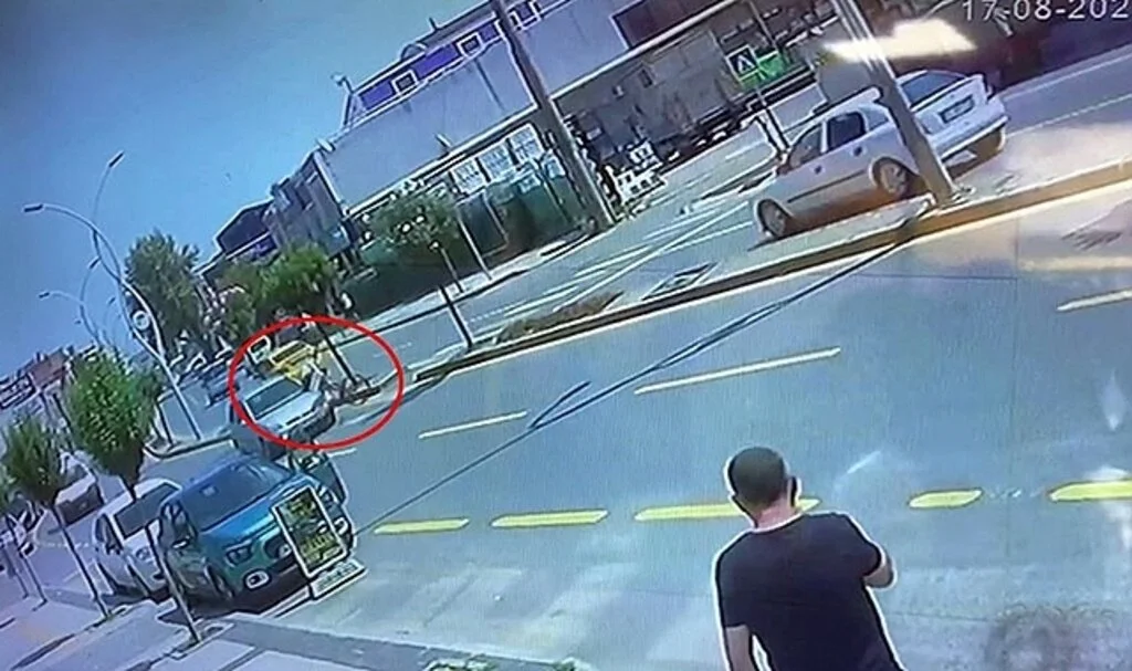 Otomobiliyle bisikletliye çarptı, kazanın şokunu atamadı