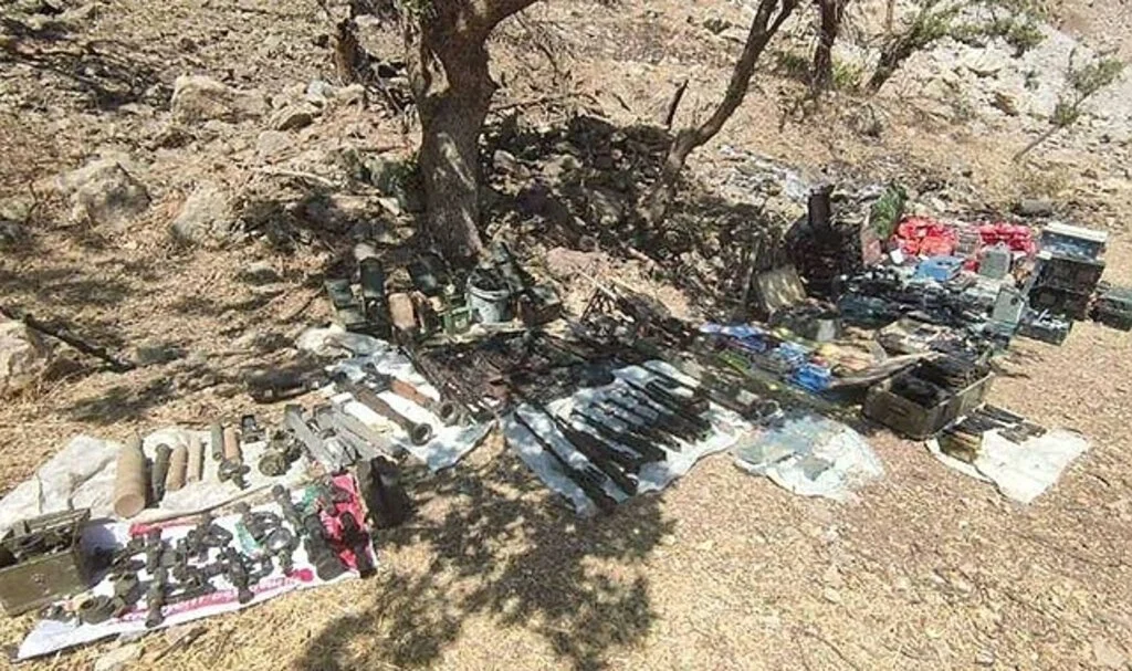 Pençe-Kilit Operasyonu bölgesinde teröristlere ait çok sayıda silah ve mühimmat ele geçirildi