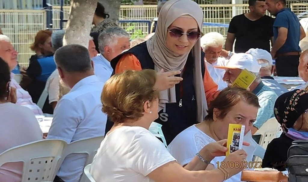  Polis ekipleri, kadınlara KADES’i anlattı