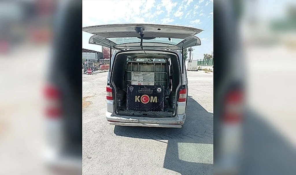  Polisin durdurduğu araçtan kaçak akaryakıt çıktı