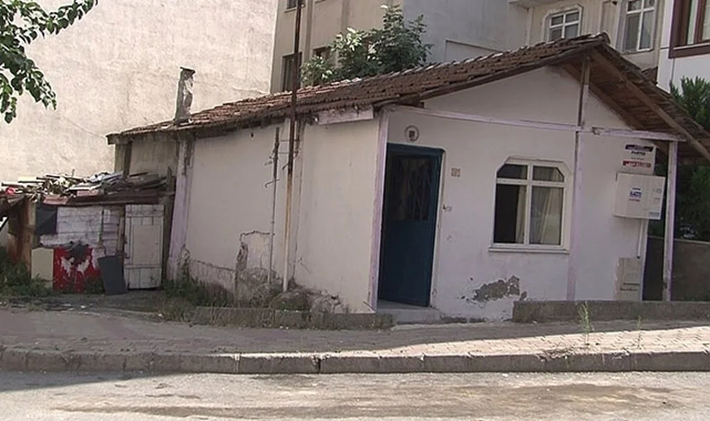 Psikolojik rahatsızlığı olan bir şahıs evini yakmaya çalıştı