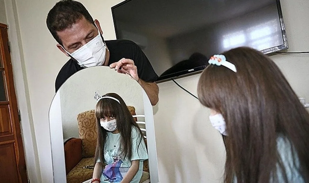 Saçlarını kaybeden 250 hasta çocuğu perukla sevindirdi