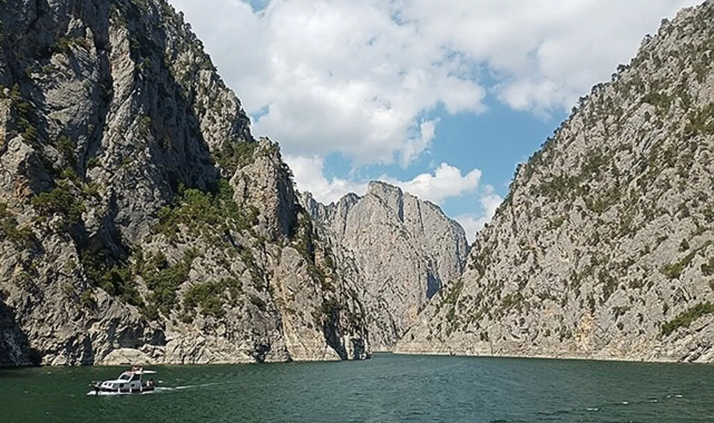 Şahinkaya Kanyonu'na ziyaretçi akını
