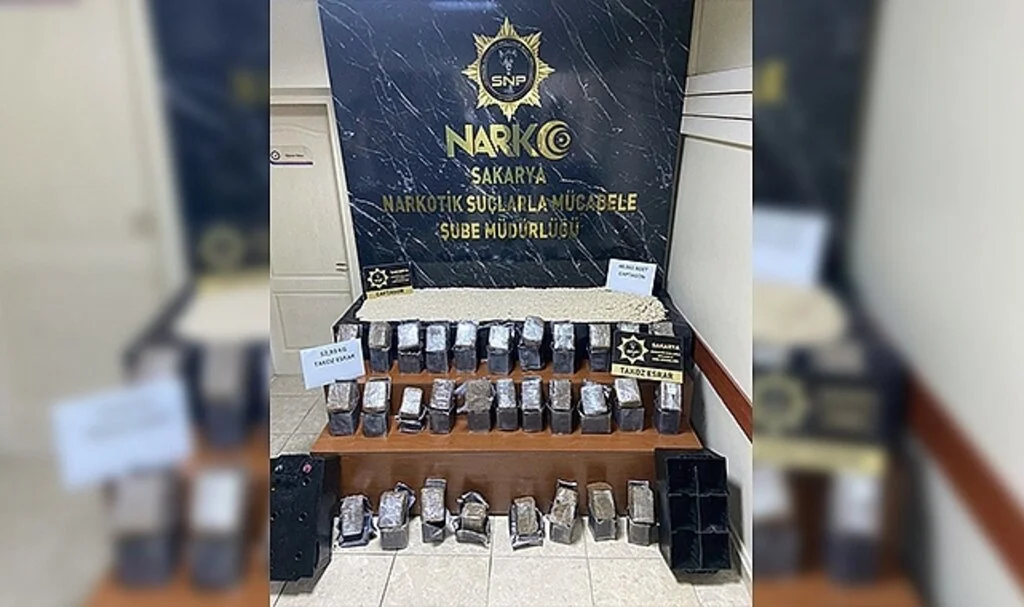 Sakarya’da tır akülerine saklı 53 kilo takoz esrar ele geçirildi