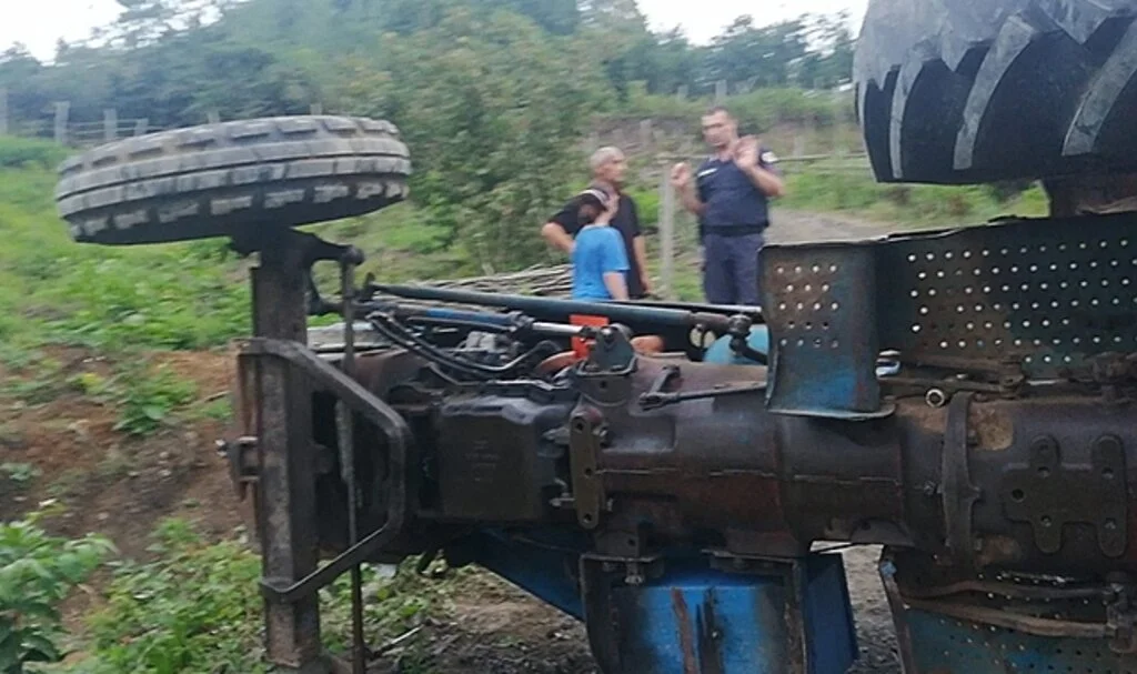 Salıpazarı’nda traktör kazası! Genç kız hayatını kaybetti