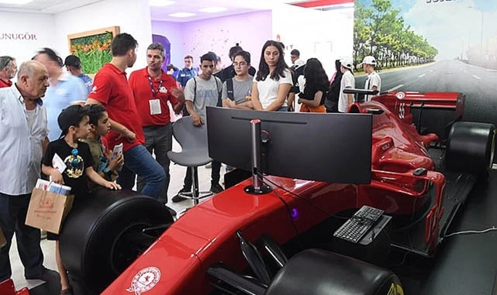 Samsun Büyükşehir Belediyesi standında Formula-1 heyecanı