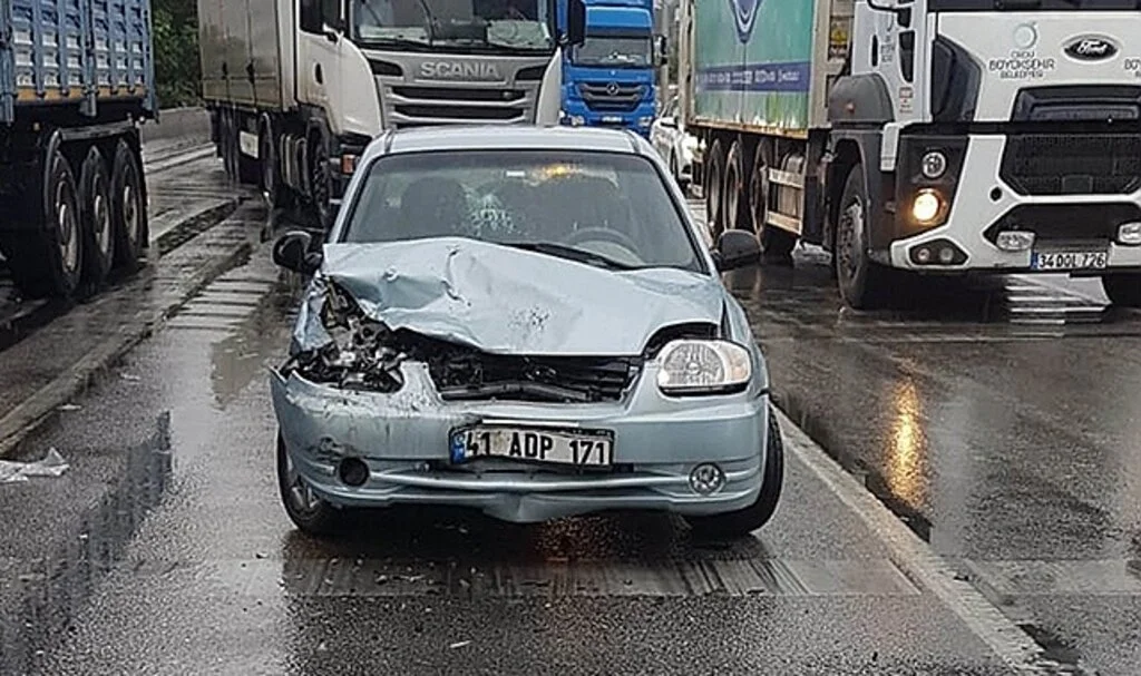 Samsun'da iki otomobil çarpıştı: 4 yaralı