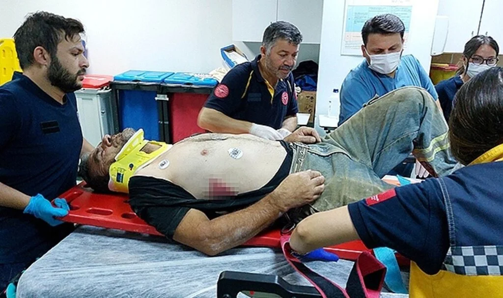 Samsun'da inşaattan düşen kalıp ustası ağır yaralandı
