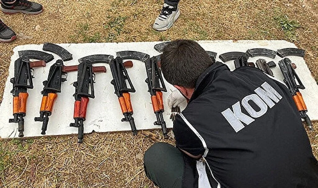 Samsun'da Kaleşnikof tüfek ve uyuşturucu ele geçirildi