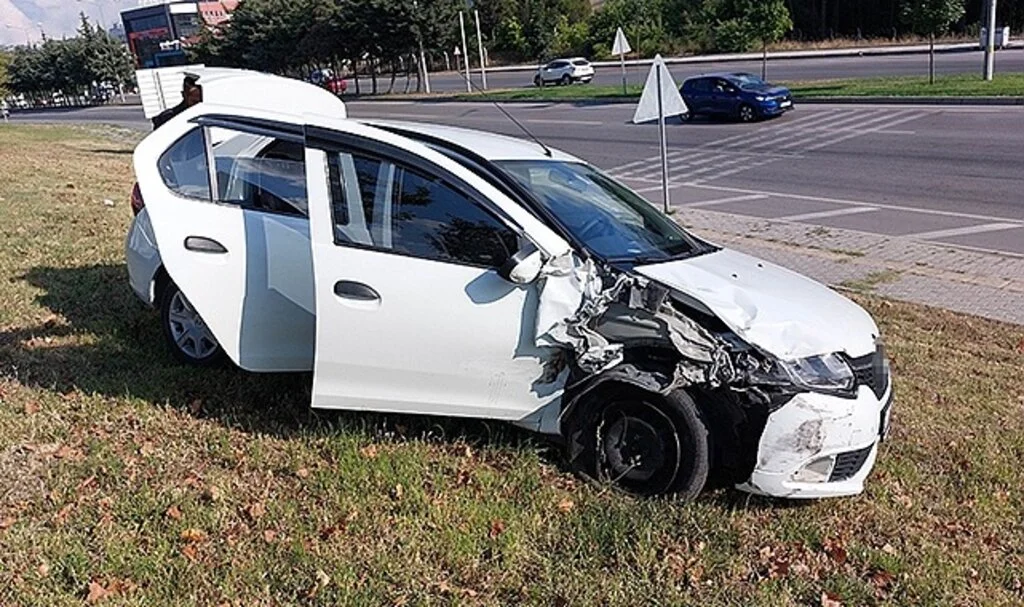 Samsun'da Kaza yapan araçtan kaçarken uyuşturucuyla yakalandılar
