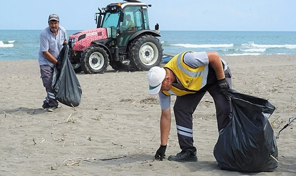 Samsun'da sahilden 2.5 ton atık çıktı
