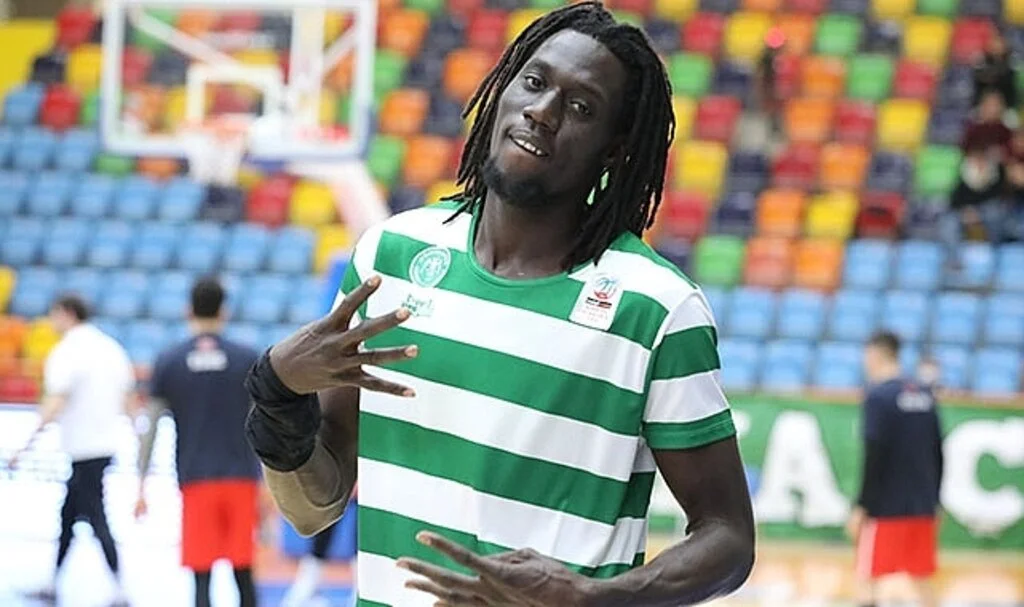 Samsunspor Basketbola 2.08'lik pivot