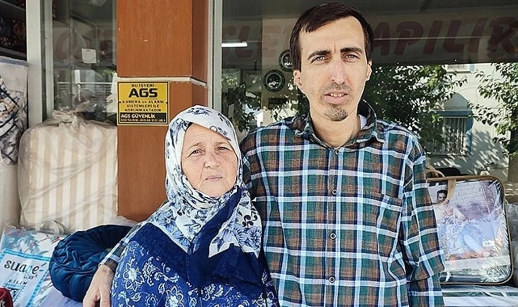 Şaşkına çeviren olay! Çöpe atmayı düşündüğü yünlerin içinden servet çıktı