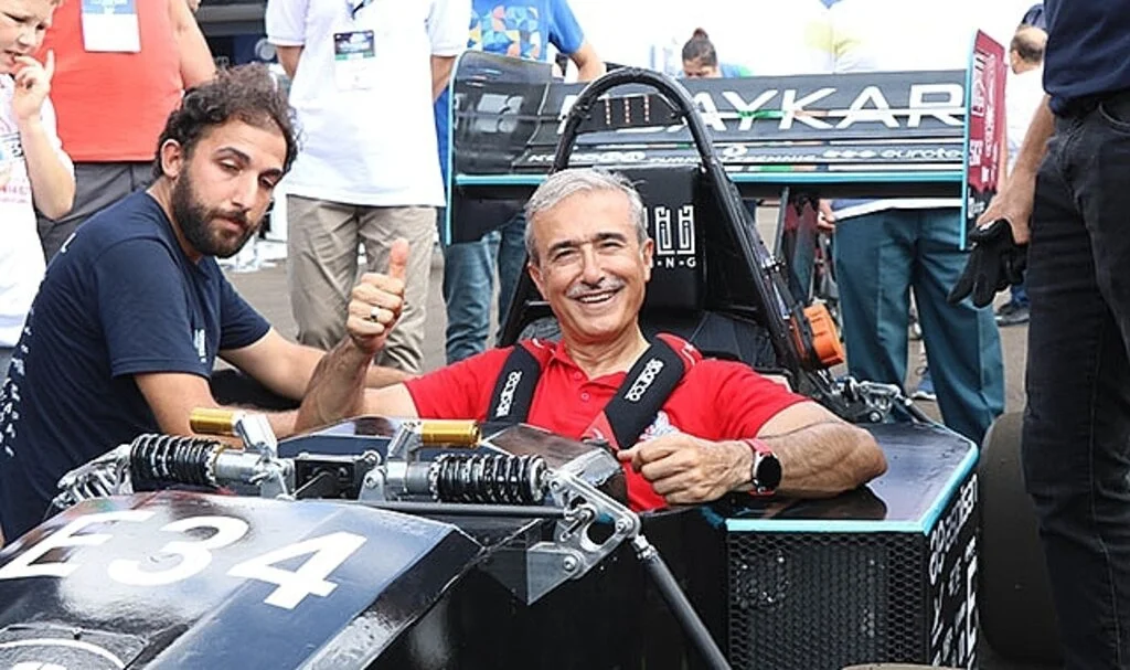 Savunma Sanayi Başkanı İsmail Demir, F1 aracından gözdağı verdi
