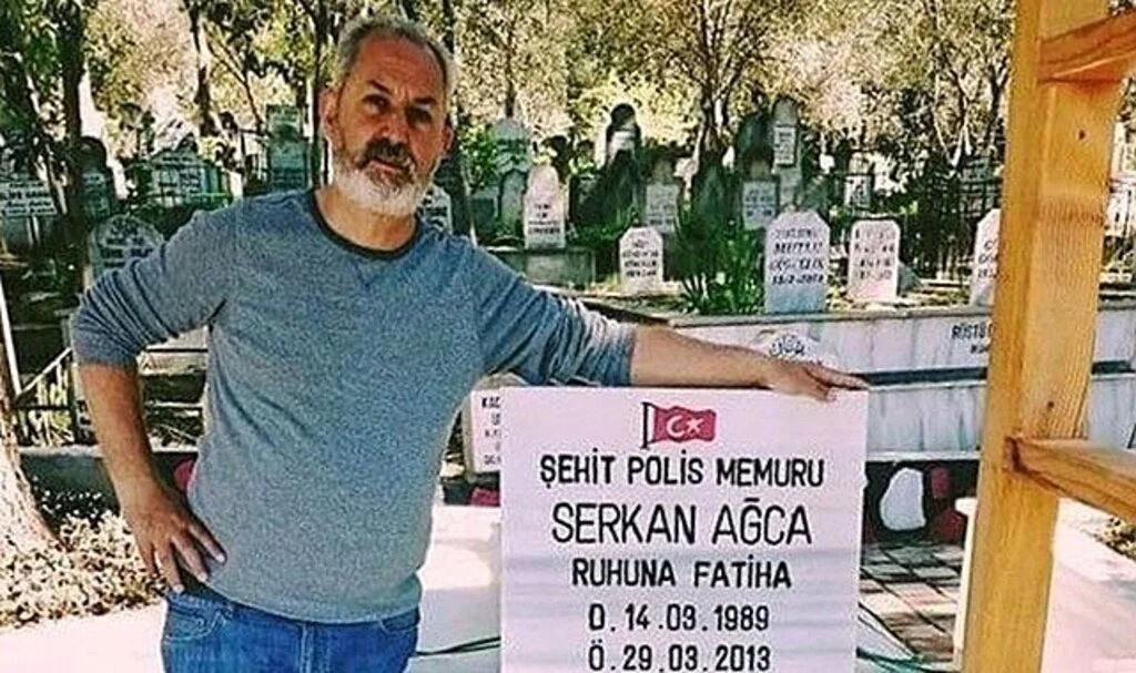 Şehit babasının kahreden ölümü! Tüfeğin üzerine düştü!