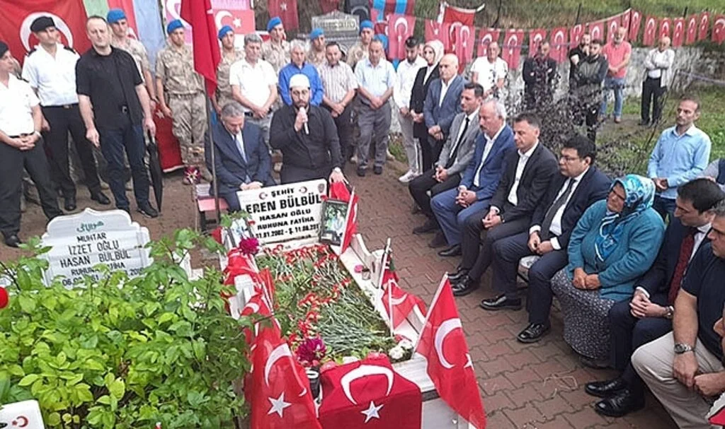 Şehit Eren Bülbül ölümünün 5. yıldönümünde mezarı başında anıldı