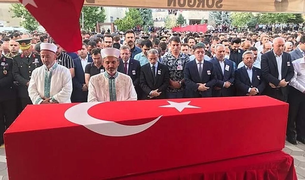 Şehit Özdemir son yolculuğuna uğurlandı