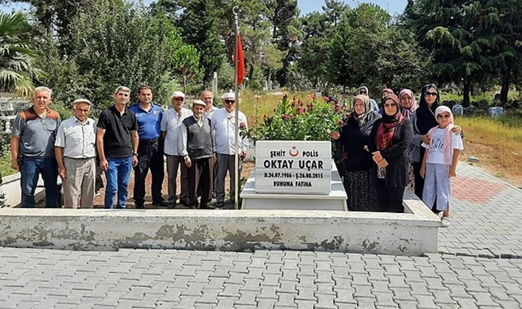 Şehit polis kabri başında anıldı