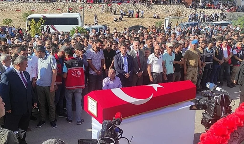  Şehit Uzman Onbaşı Mustafa Demir son yolculuğuna uğurlandı