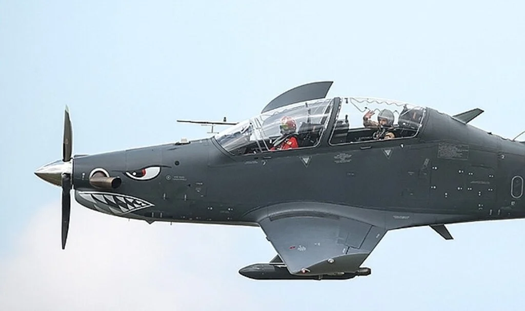 Selçuk Bayraktar'ın ikinci pilot koltuğunda olduğu Hürkuş, Akıncı ile kol uçuşu yaptı