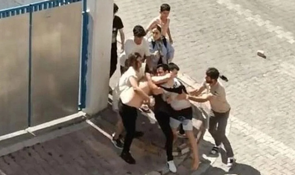 Sevgilisiyle ayrı eve çıkmak istedi, kaldırım taşı ile saldırıya uğradı