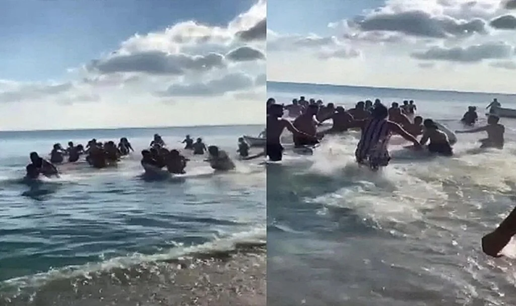 Sıcak havalardan bunalan iki grup denizde kavga etti