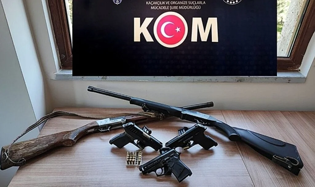 Silah kaçakçılarına yönelik operasyonda 5 kişi gözaltına alındı
