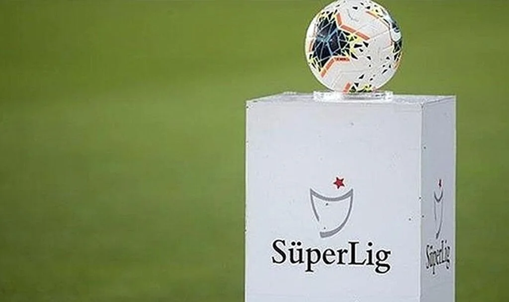 Süper Lig'de yeni sezonun ilk hafta maçlarını yönetecek hakemler belli oldu