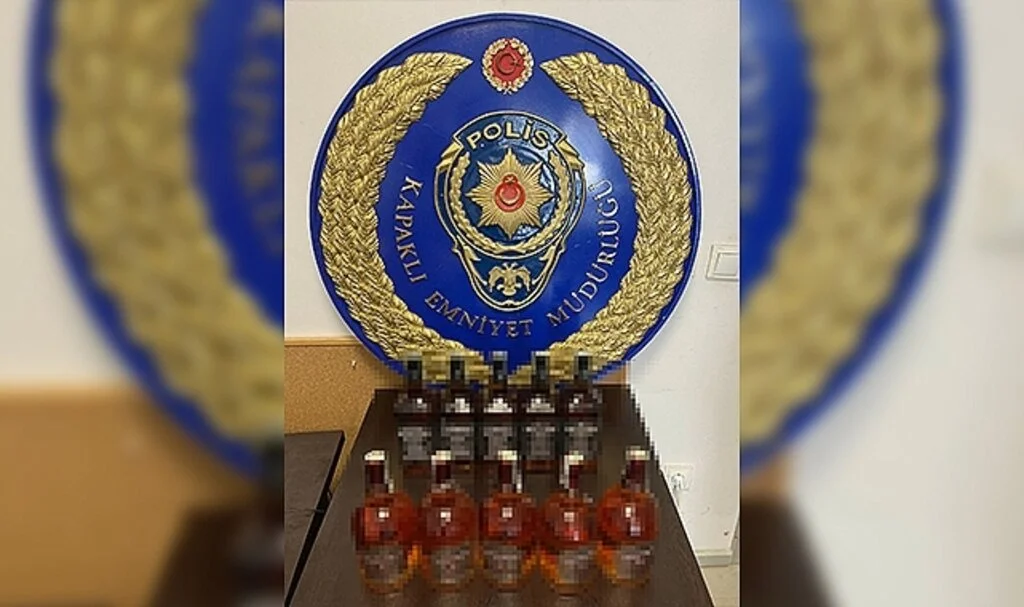 Şüpheli araçta 10 şişe kaçak alkol ele geçirildi