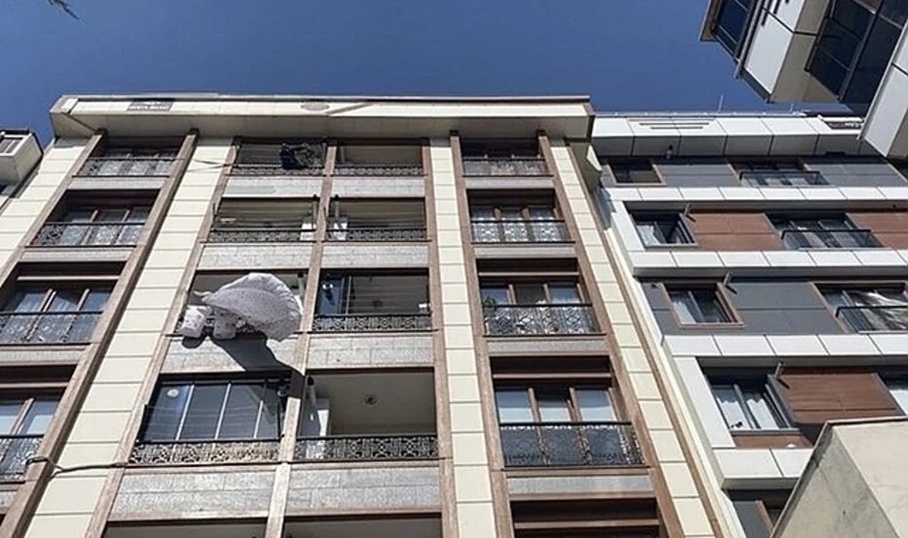 Şüpheli ölüm! Kadın 3. kattan düşerek hayatını kaybetti