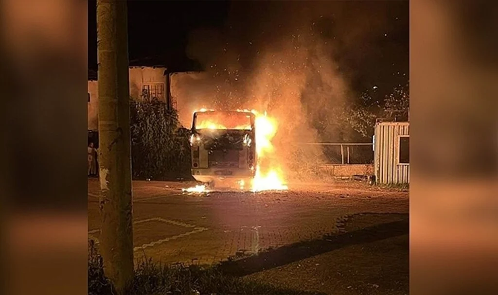 Takım otobüsü alevlere teslim oldu