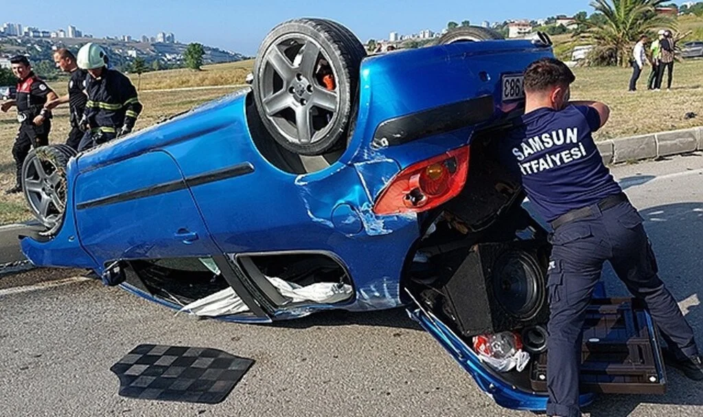 Takla atan araçtaki sürücüyü emniyet kemeri kurtardı