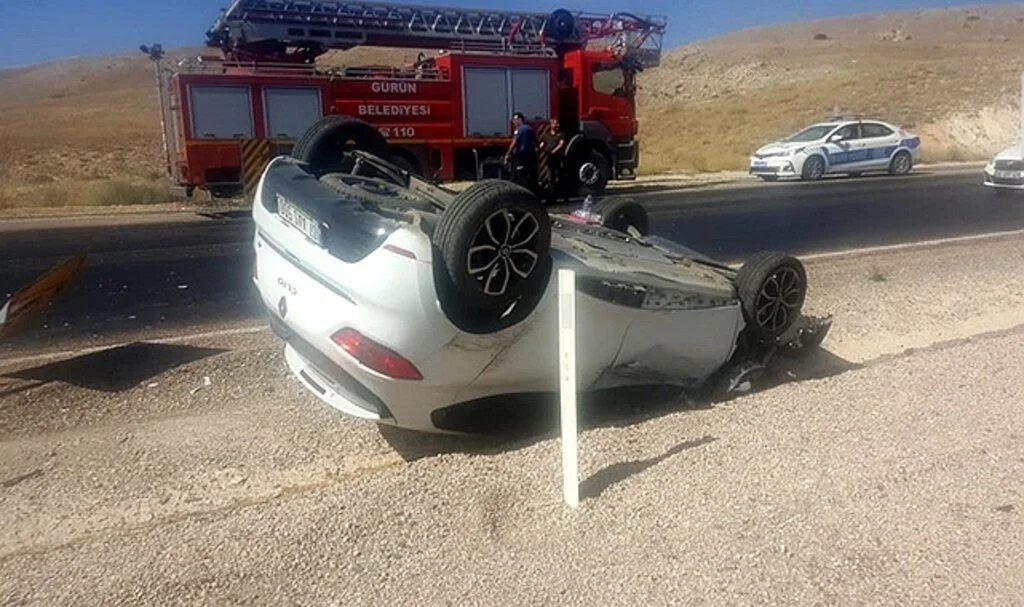 Takla atıp ters döndü