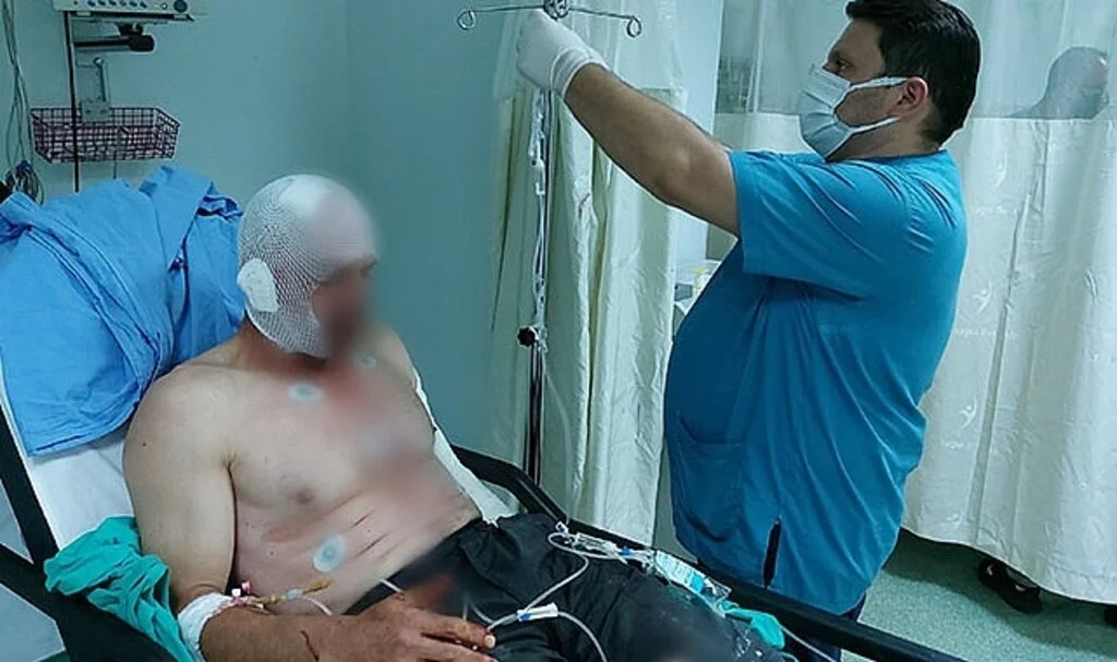 Tarlada üzerine direk düşen şahıs ağır yaralandı