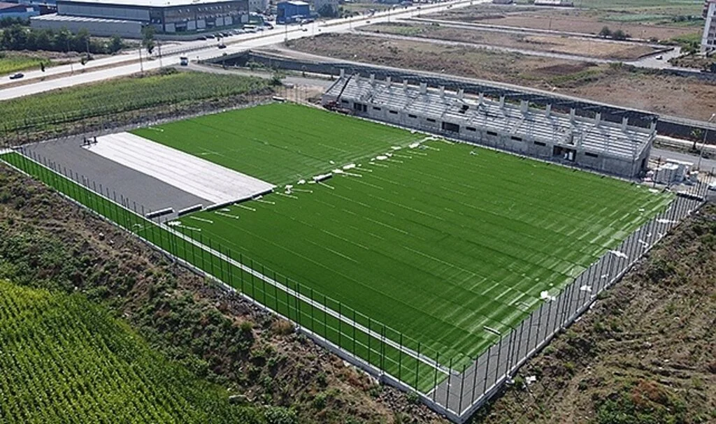 Tekkeköy ilçe stadında çimler serildi