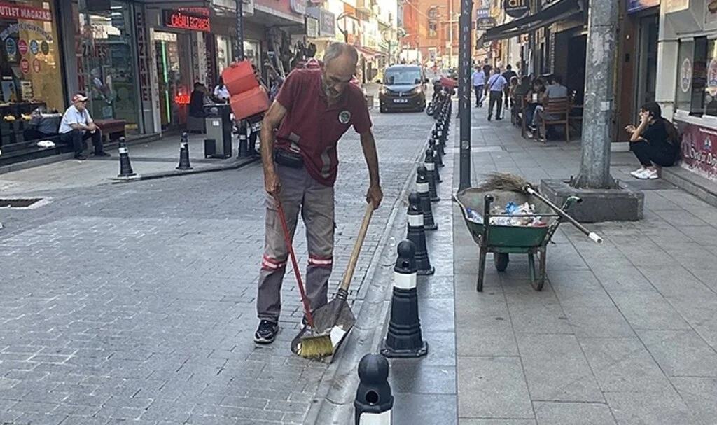 Temizlik işçisinden örnek davranış